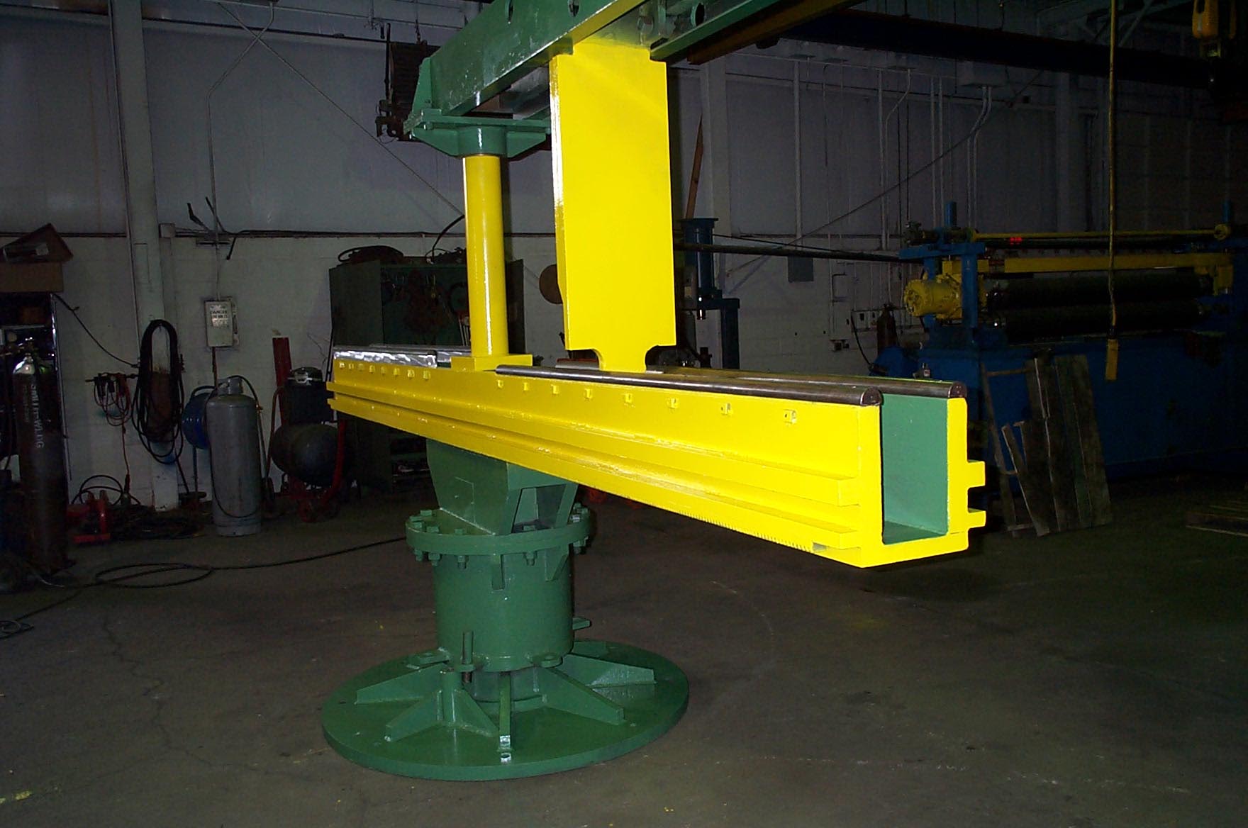 Picture of 50,000# Capacity  2 Arm Delta Turnstile